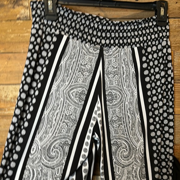 Black and White Paisley Women's Pants with Sash Tie - Picture 9 of 10